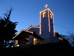 Cappella di Santa Brigida illuminata a festa 